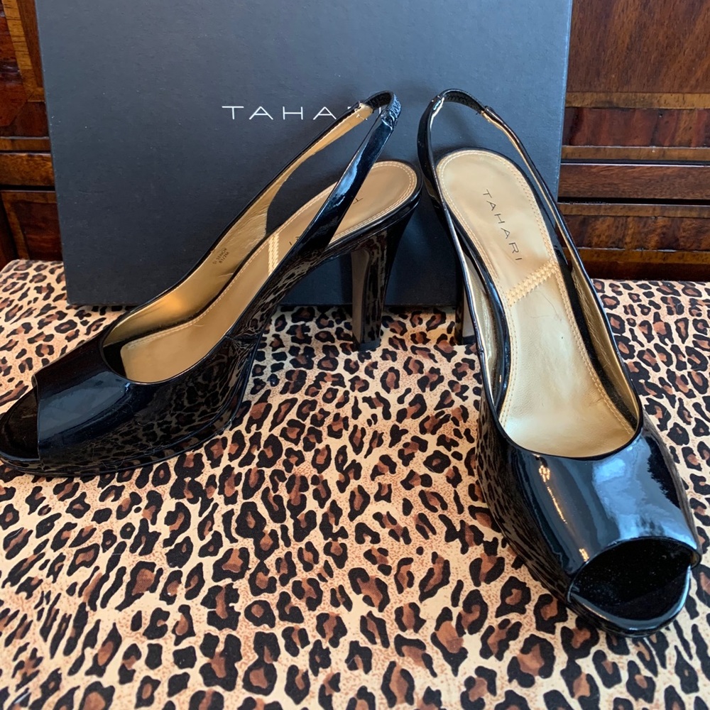 Tahari patent leather open toe sling back sz. 8.5